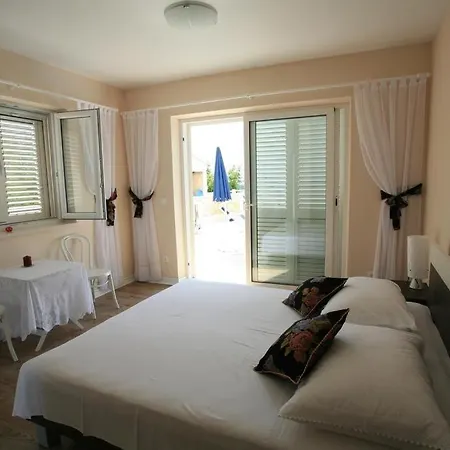 Family Friendly House With A Swimming Pool Sumartin, Brac - 16842 Hébergement de vacances *